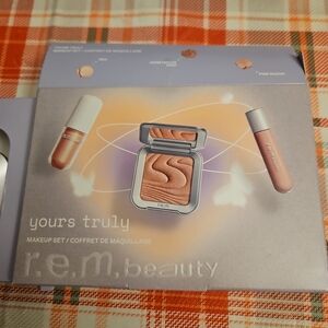R.E.M. Beauty Makeup Set